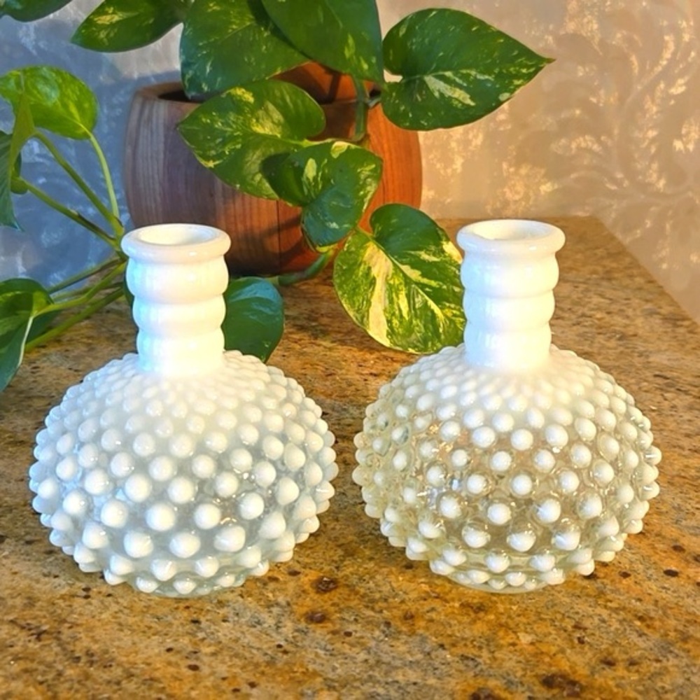 Vintage fenton milk glass hobnail vase - Picture 1 of 10